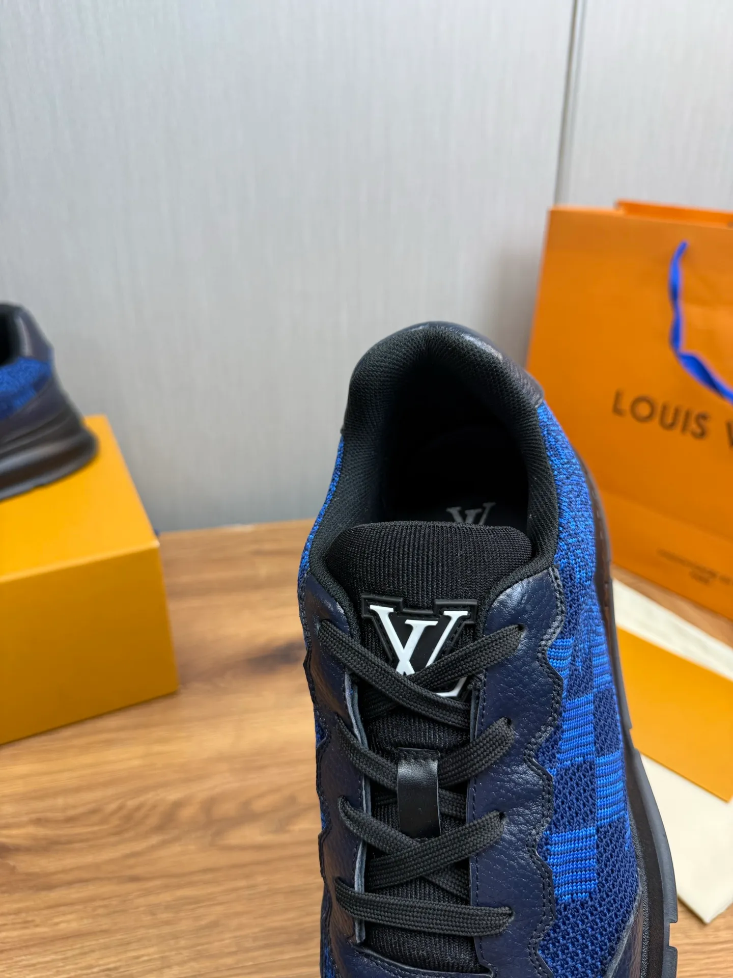Men's shoes 💰640💰 LOUIS VUITTON [Luden Yiwei] The new trendy Lv is on the market 🎁, casual and fashionable men's shoes 👟 The upper is made of high-count and high-density fly weave + cowhide mesh lining, the original wear-resistant rubber outsole, the version is simple and elegant, exclusive for trendy men. 38-45 (45 is custom-made and cannot be returned or exchanged)